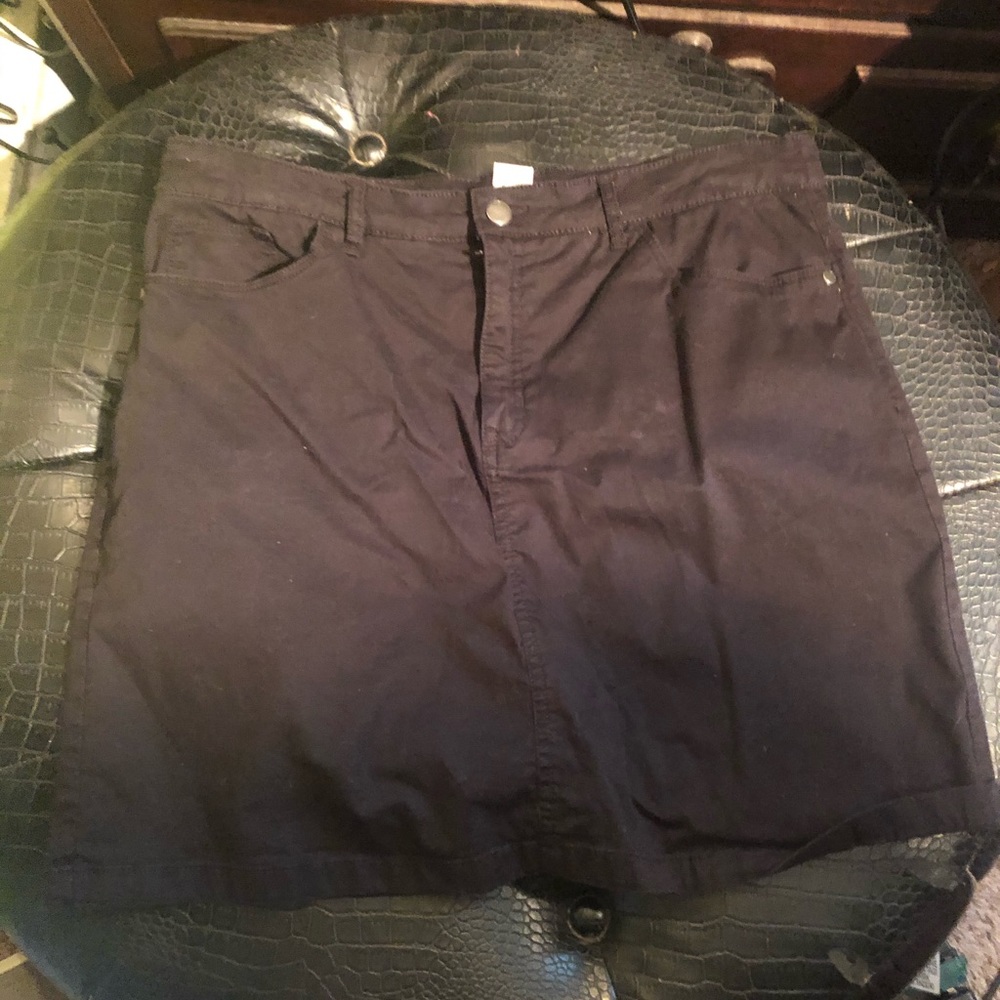 Black skort